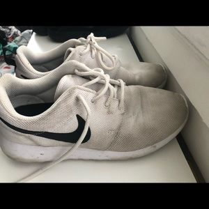 Nike roshe one women’s 8.5